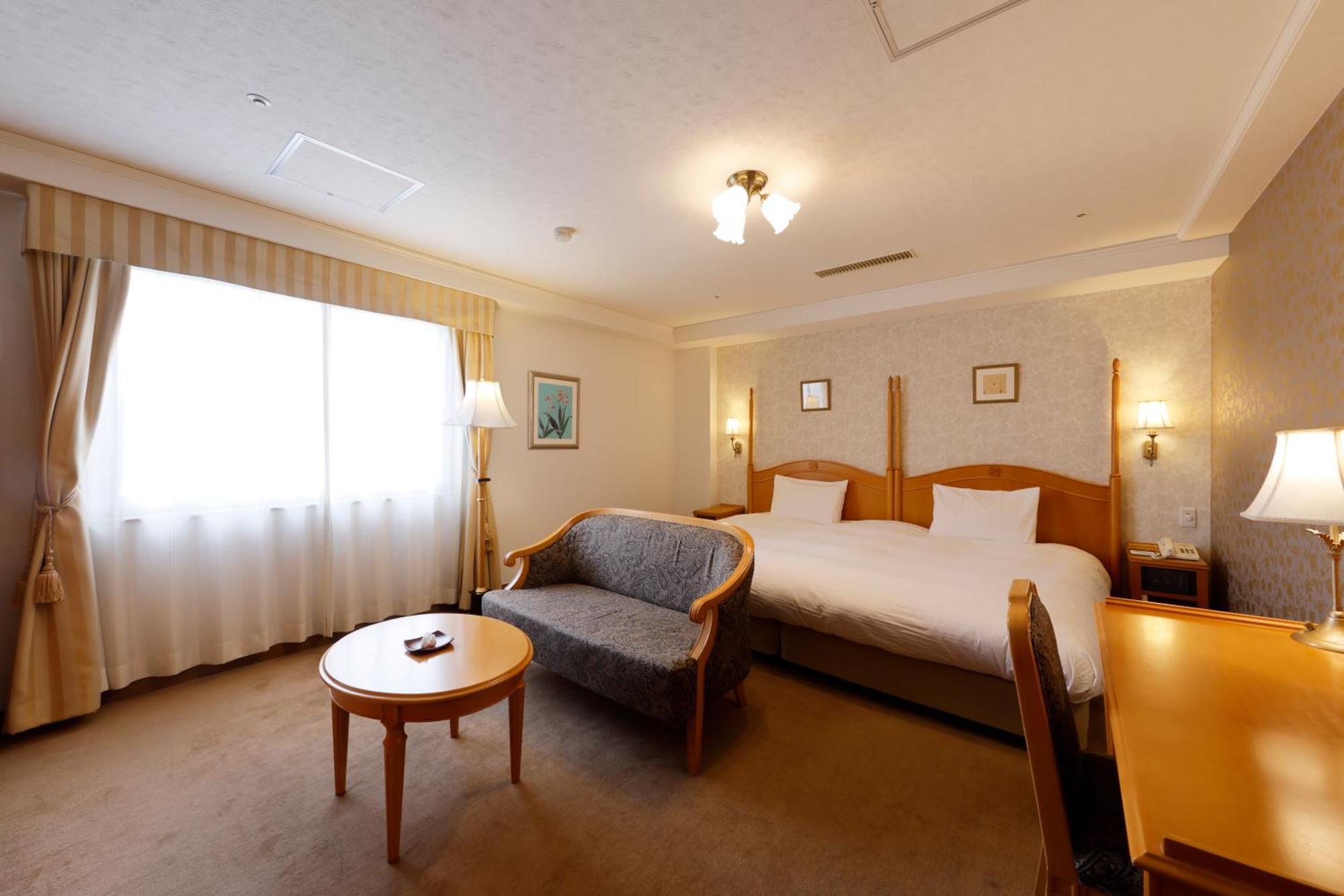 Kanazawa Hakuchoro Hotel Sanraku Bagian luar foto A room at the hotel