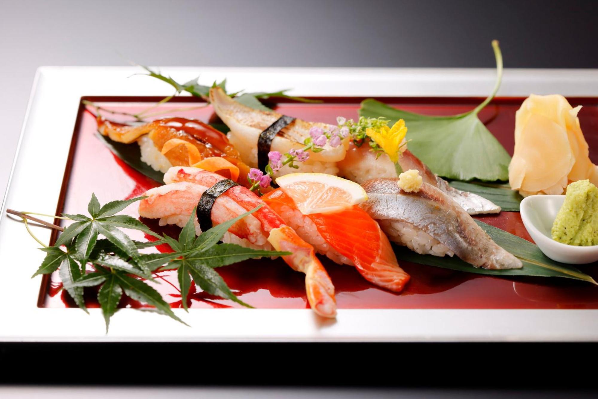 Kanazawa Hakuchoro Hotel Sanraku Bagian luar foto Sushi