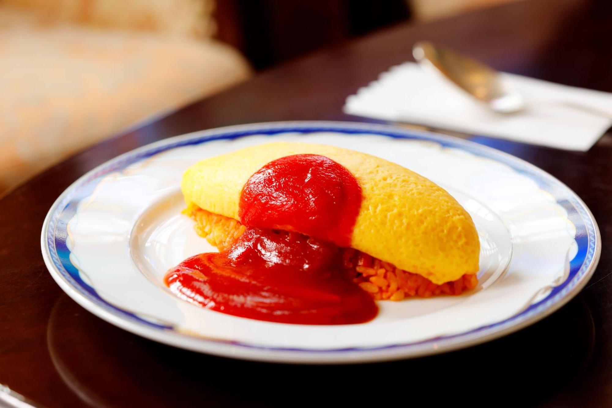 Kanazawa Hakuchoro Hotel Sanraku Bagian luar foto A lemon meringue with strawberry sauce